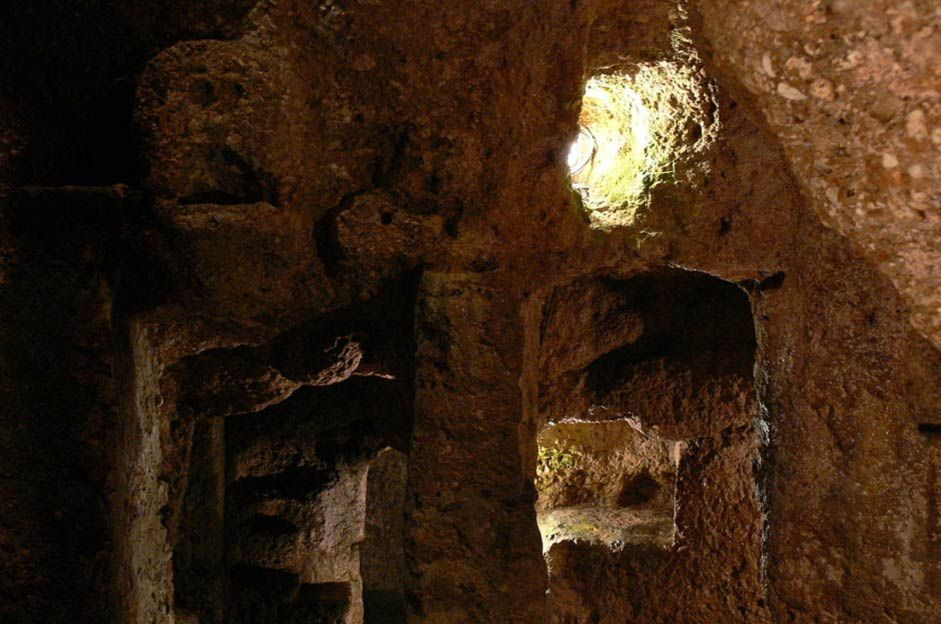  7. Đền vẫn chứa nhiều bí ẩn. Mặc dù đã được nghiên cứu và khám phá trong nhiều thập kỷ, đền Hypogeum vẫn ẩn chứa nhiều bí ẩn chưa được giải đáp, từ nguồn gốc xây dựng cho đến mục đích sử dụng chính xác. Ảnh: Pinterest.