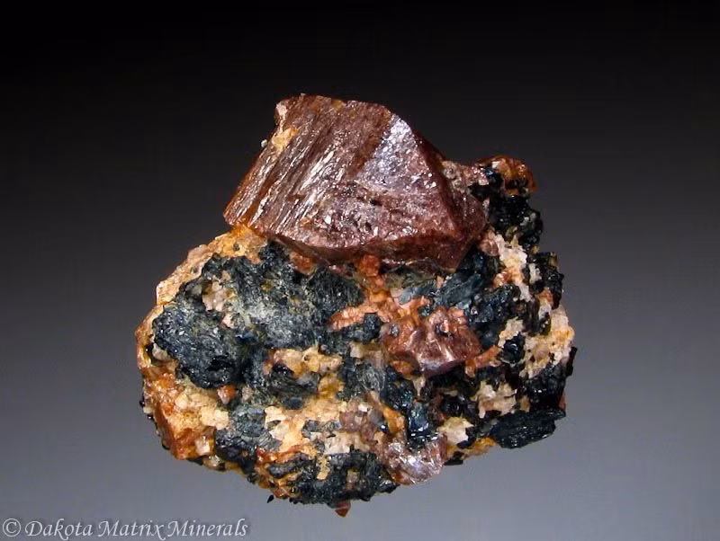  2. Zircon là công cụ định tuổi địa chất cực kỳ chính xác. Nhờ chứa nguyên tố phóng xạ uranium, zircon giúp các nhà khoa học xác định niên đại của đá và sự kiện địa chất cổ xưa qua phương pháp định tuổi bằng uranium–chì. Ảnh: Pinterest.