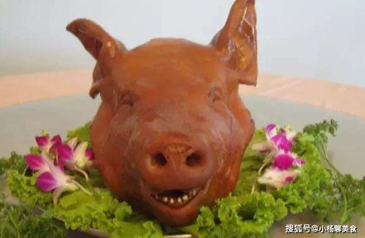 Tuy nhiên, với mức sống ngày càng được nâng cao, mọi người trở nên kén ăn hơn, yêu cầu lựa chọn thực phẩm ngày càng cao. Có một bộ phận trên con lợn được rất nhiều người “săn lùng” vì nó cực thơm ngon, không có mỡ, ăn giòn sần sật lại không hề dai, cũng không “bẩn” như một số nội tạng khác. Bộ phận này mỗi con lợn chỉ có duy nhất 1 chiếc nên mua rất khó, nhiều người có tiền cũng không mua nổi.