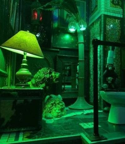 br/> Bạn nghĩ mình là người có trí tưởng tượng cao và xa? Nhưng có lẽ những nhà hàng và quầy bar dưới đây sẽ còn vượt xa khả năng liên tưởng của bạn. Không hiểu từ đâu mà chủ quán lại có những ý tưởng táo bạo như vậy. Ảnh: Thử tưởng tượng đang hơi say say mà nhìn thấy cảnh này sẽ ra sao?