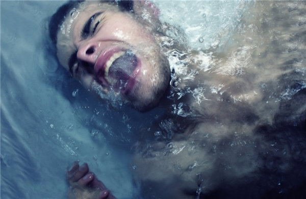  2. Cơ thể đau mỏi, rã rời: Đây cũng là cách cơ thể của bạn lên tiếng thông báo trước về những điều bất thường sắp xảy ra.