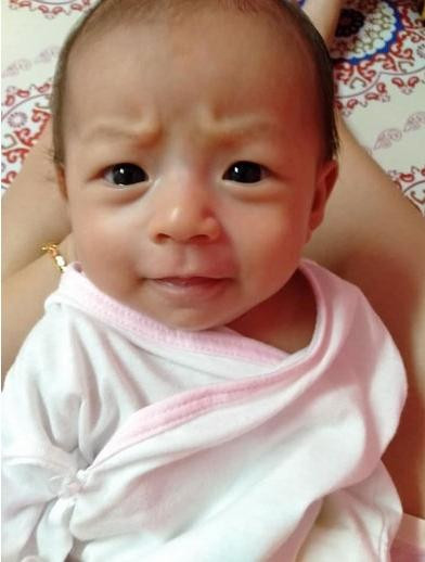 Ừ thì cười một cái.