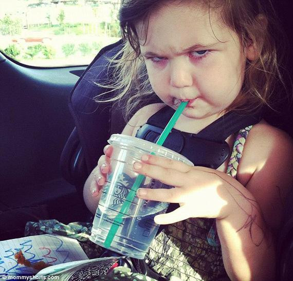 br/> Đúng là những đứa trẻ lúc nào cũng là tâm điểm của mọi sự chú ý, không vì điều này cũng sẽ vì điều khác. Có những đứa trẻ gây sự chú ý bởi vẻ mặt dễ thương, đáng yêu. Và cũng có những đứa trẻ khiến người ta dở khóc dở cười vì mang vẻ mặt… nhăn nhó, cứ như ai đó làm gì có lỗi không bằng! Dưới đây là những bức ảnh lũ trẻ sở hữu khuôn mặt hơi... quạu được chính cha mẹ của chúng chia sẻ lại. Mai này khi xem lại, không biết lũ trẻ sẽ phát biểu điều gì nhỉ? Ảnh: Uống nước lọc mà cũng xin à?