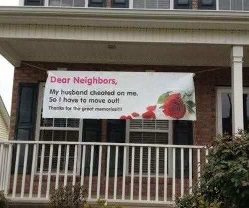 Khiến chồng muối mặt với băng rôn: "Gửi những người hàng xóm, chồng tôi đã lừa dối tôi. Vì thế tôi phải rời khỏi đây. Cám ơn vì những kỷ niệm tuyệt vời"