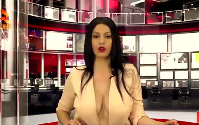 Enki Bracaj - nữ MC của một đài truyền hình thuộc Albani có gu mặc táo bạo dẫn sóng. Thay vì ăn vận kín đáo, cô chuộng mặc vest không nội y, thả vòng 1 tự nhiên. Vào thời điểm đó, những hình ảnh của Enki trên kênh truyền hình chính luận được lan truyền chóng mặt. Dù nhiều người lên tiếng phản đối cách ăn mặc của nữ MC vì khỏa thân hay ăn mặc gợi cảm đều là chuyện cấm kị của đất nước có tới 60% dân số theo đạo Hồi, nhưng tỷ suất người xem đài vẫn tăng đến mức cao nhất lịch sử.