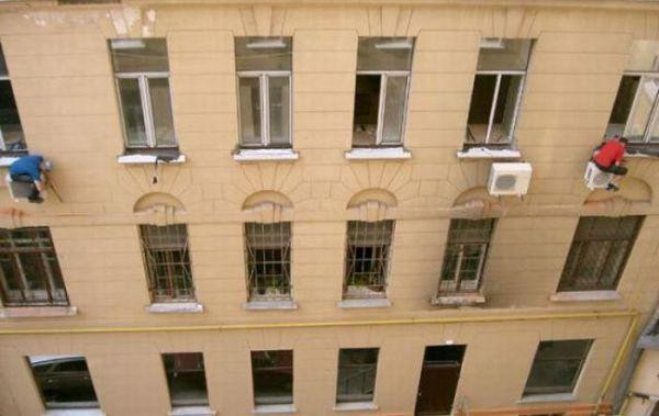 Ngồi như này để sửa cho tiện?