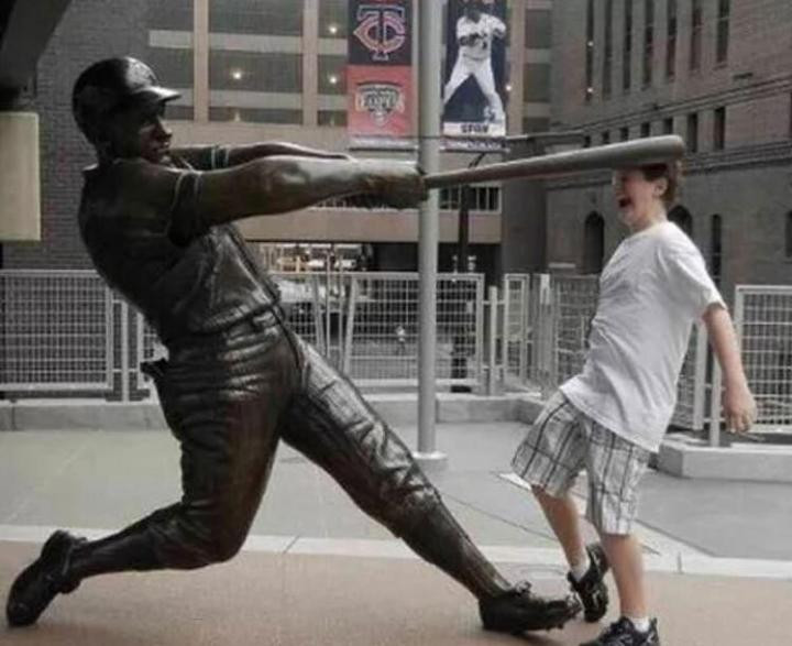 Biểu cảm gương mặt đúng là không đỡ nổi