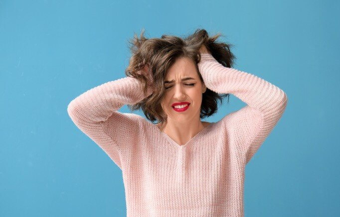  Tâm trạng thất thường và hay gắt gỏng: Khi lượng đường trong máu giảm, cơ thể mệt mỏi, bạn có thể trở nên nóng nảy hơn. Trên thực tế, lượng đường trong máu cao có thể bắt chước các triệu chứng giống trầm cảm. Người bệnh không muốn làm bất cứ điều gì, không muốn đi chơi, chỉ muốn ngủ. Tuy nhiên, những triệu chứng này có thể được cải thiện khi lượng đường trong máu bình thường trở lại. Ảnh: Healthshot.