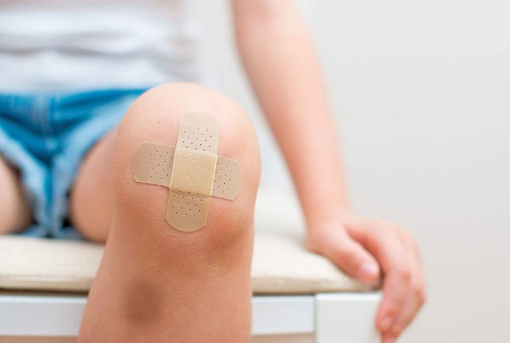  Chậm lành vết thương: Khi lượng đường huyết cao, hệ thống miễn dịch và các quá trình giúp cơ thể chữa lành không hoạt động hiệu quả. Điều này là do lượng đường trong máu cao ảnh hưởng lưu lượng máu và gây tổn thương dây thần kinh, khiến cơ thể khó chữa lành vết thương. Ảnh: Rd.