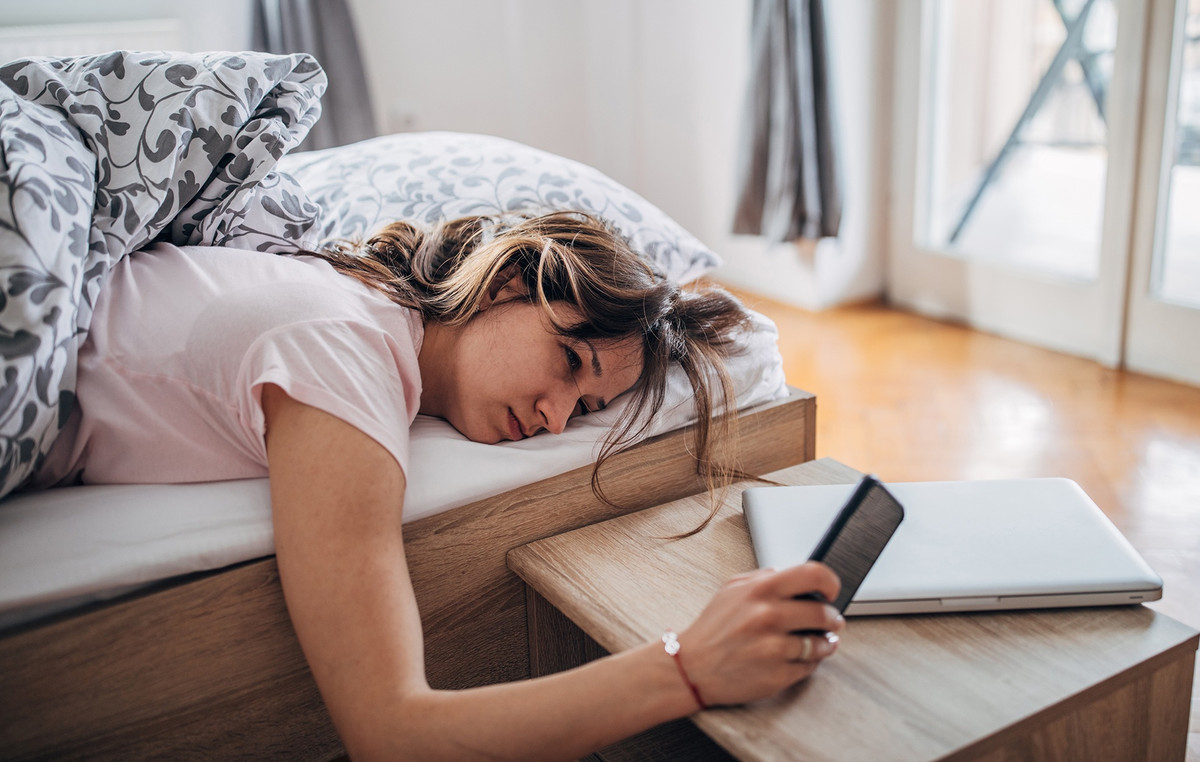  Luôn mệt mỏi: Tất nhiên, thỉnh thoảng bạn cũng bị kiệt sức. Nhưng mệt mỏi liên tục là triệu chứng quan trọng cần chú ý. Nó có thể có nghĩa là thực phẩm bạn đang ăn không được phân hủy để cung cấp năng lượng và sử dụng bởi các tế bào. Khi đó, bạn sẽ luôn cảm thấy mệt mỏi, uể oải. Ảnh: Livi.