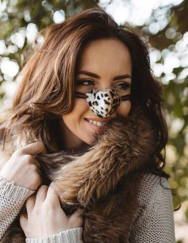 br/> Khi một nhà thiết kế vượt ra khỏi giới hạn bản thân, họ sẽ đẩy mình đến ranh giới của sự sáng tạo và cho ra đời những thứ "không ai hiểu nổi". Hình thức rất ấn tượng, nhưng độ hữu dụng thì ai cũng phải cạn lời, không hiểu dùng kiểu gì luôn. Hãy cùng chuẩn bị tinh thần để "bay não" nhé. Ảnh: Mùa đông đến rồi, hãy sắm ngay một chiếc bịt mũi để phòng cảm cúm