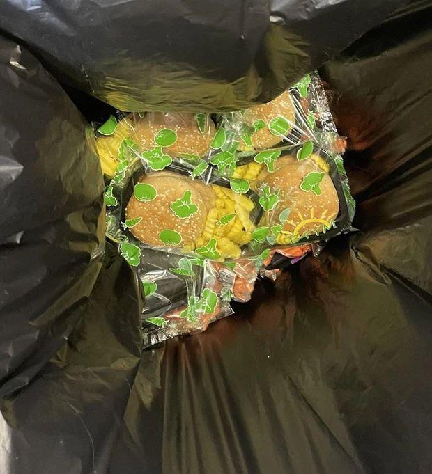 úng là kẻ ăn không hết, người lần chẳng ra.