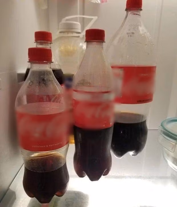 Chai nước nào cũng phải uống nửa vời mới chịu.