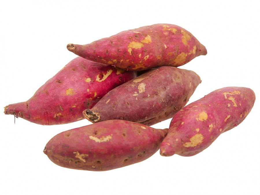 4. Khoai lang: Giống như khoai tây, bảo quản khoai lang trong tủ lạnh sẽ làm thay đổi thành phần hóa học của chúng và làm thay đổi hương vị. Việc bạn bảo quản khoai lang trong tủ lạnh sẽ kích thích việc tăng trưởng khiến cho khoai dễ bị mọc mầm. 