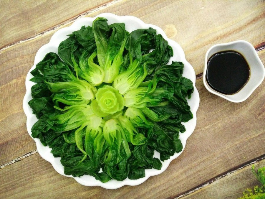 2. Các loại rau xanh lá: Ăn rau xanh giúp giảm cân hiệu quả, đó là điều mà nhiều người đã biết. Rau xanh lá chứa cực ít calo và giàu chất xơ giúp bạn nhanh no. Bổ sung nhiều rau xanh vào bữa ăn còn giúp tiêu mỡ bụng, nhanh giảm cân...