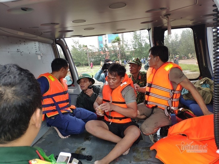 Tam nguoi mac ket tren tau duoc cuu song, mot nguoi tu nan-Hinh-4