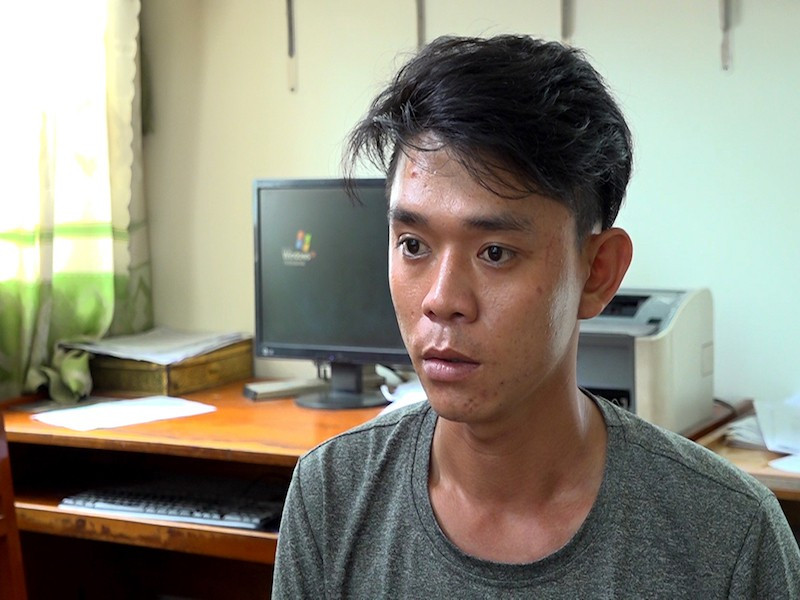 Bi chia tay, thanh nien mang sung tu che di tim nguoi yeu cu