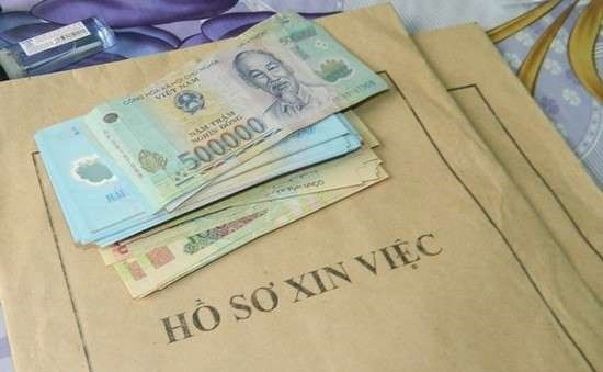 Hà Nội: Truy tố nguyên cán bộ công an lừa đảo xin học, chạy việc Ha Noi: Truy to nguyen can bo cong an lua dao xin hoc, chay viec