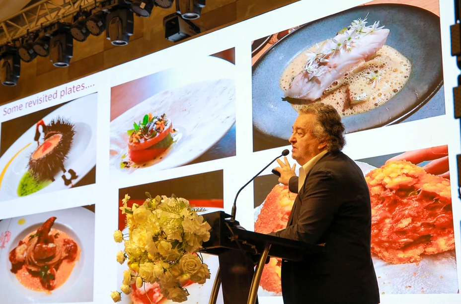  Đầu bếp và chuyên gia ẩm thực - Trí tuệ nhân tạo không bao giờ có thể thay thế được các chuyên gia ẩm thực, do tính nghệ thuật, sự đổi mới và giác quan siêu nhạy của họ. Suy cho cùng, AI có thể hỗ trợ tạo và tối ưu hóa công thức nấu ăn, nhưng không thể so sánh hay thay thế hoàn toàn các đầu bếp và chuyên gia ẩm thực. 