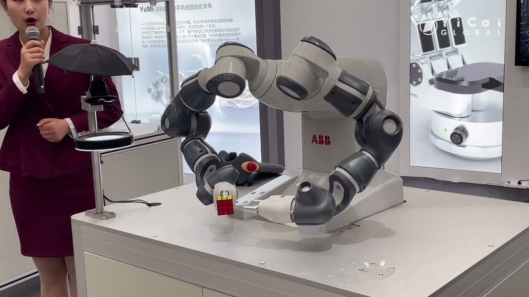 Dữ liệu này sau đó được đưa vào phát triển phiên bản để mài dũa khả năng tự động thực hiện những hành động phức tạp hơn của robot.