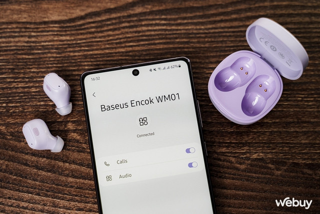 Chất lượng âm thanh của Baseus WM01 được đánh giá cao trong tầm giá, thiên về kiểu âm V-shape với bass mạnh, treble rõ, phù hợp khi nghe các thể loại nhạc sôi động như EDM, pop hay dance. Thời lượng pin khoảng 5 giờ cho một lần sạc và có thể đạt 20 - 25 giờ khi dùng cùng hộp sạc, sạc qua cổng USB-C.