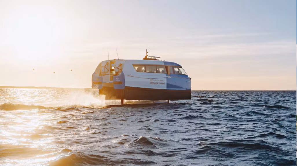 Candela, một nhà sản xuất thuyền của Thụy Điển, đang dẫn đầu cuộc cách mạng điện khí hoá ngành hàng hải, đầu tiên là với tàu cánh ngầm C-8 Daycruiser sử dụng pin Polestar, và bây giờ là phà cánh ngầm chạy điện P-12.