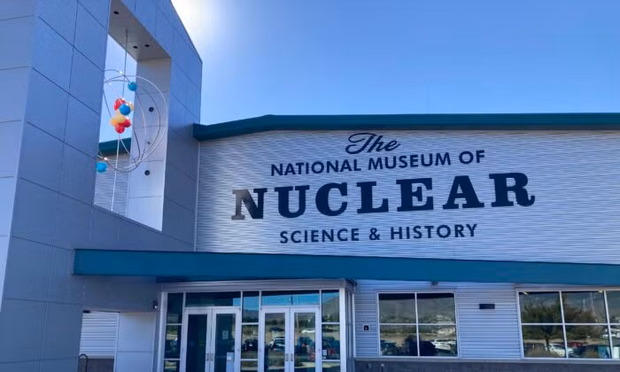  "Mỹ đã công khai các nghiên cứu của mình, như thể chờ đợi một người kế nhiệm xứng đáng", giáo sư Từ Hồng Kiệt nói. "Và chúng tôi chính là người kế nhiệm đó". Ngay sau khi Mỹ giải mật các tài liệu liên quan đến dự án lò phản ứng Thorium vào thập niên 1960, các nhà khoa học tại Viện Vật lý Ứng dụng Thượng Hải, trong đó có giáo sư Từ Hồng Kiệt đã lao vào nghiên cứu chúng. 