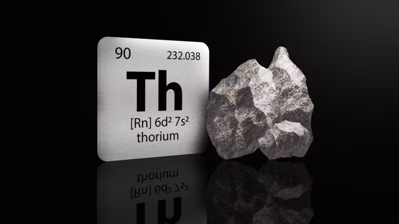 Một lợi thế nữa của lò Thorium là nhiên liệu của nó có thể bị đóng băng. Khi một bình chứa hoặc đường ống của nó bị vỡ, nhiên liệu Thorium sẽ phân tán dẫn đến hiệu ứng tăng cường làm mát cho đến khi nó đạt tới cấu hình đóng băng và tự giới hạn vị trí.