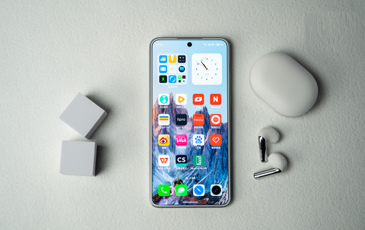 Meizu Lucky 08 có giá bán niêm yết khởi điểm từ 1.599 tệ, tương đương khoảng 5,6 triệu đồng. Đây là một mức giá khá cạnh tranh bởi trong phân khúc này khá ít thiết bị có nhiều ưu điểm như Lucky 08, có thể kể tới như thiết kế độc lạ, màn hình siêu đẹp với viền cực kỳ mỏng, phần mềm dùng mượt mà pin cũng ấn tượng.