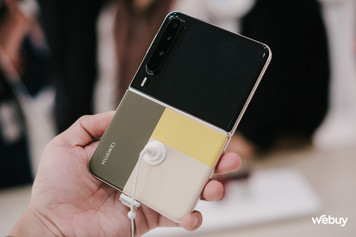 Thiết kế có lẽ là một trong những điểm ấn tượng nhất của chiếc Pura X. Máy sở hữu một tỷ lệ 16:10 khác hẳn so với đa số smartphone hiện nay vốn có màn hình 18:9 hoặc 20:9