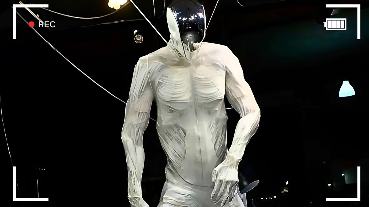  Hiện tại, Clone Robotics vẫn chưa hoàn thiện được hệ thống AI điều khiển này. Chính vì vậy, trong video thực tế Protoclone vẫn còn phải được giữ đứng bằng các dây treo. Công ty vẫn cam kết sẽ cải thiện khả năng của nó, họ cũng đang tìm kiếm các đối tác thương mại đặt trước để huy động các nguồn lực để hoàn thiện Protoclone. 