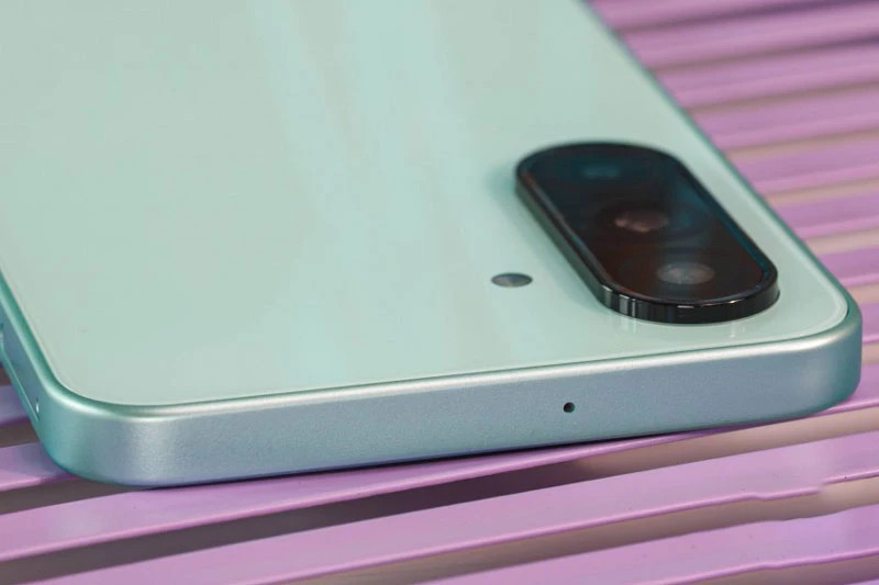 A26 5G mang đến sự ổn định lâu dài với 6 lần cập nhật hệ điều hành và 6 năm cập nhật bảo mật. Tính năng thông minh này giúp smartphone luôn vận hành mượt mà, an toàn trước các rủi ro về bảo mật.