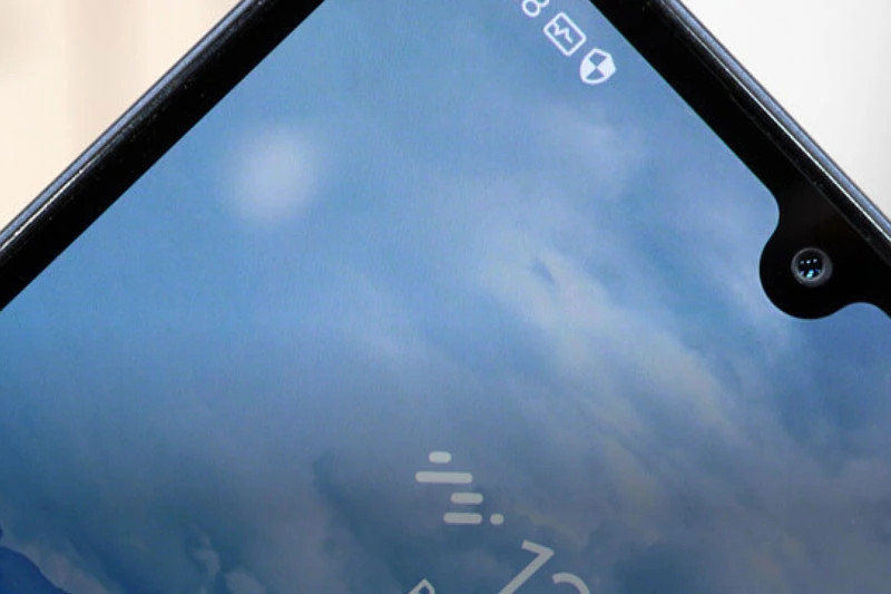 Smartphone này sở hữu camera góc rộng hỗ trợ người dùng chụp những bức ảnh phong cảnh hay nhóm đông thành viên một cách trọn vẹn và sống động. Trong khi đó, camera trước 13MP cho phép sáng tạo những bức ảnh tự sướng sắc nét, màu sắc tự nhiên, phục vụ tốt cho các cuộc gọi video và chụp chân dung.