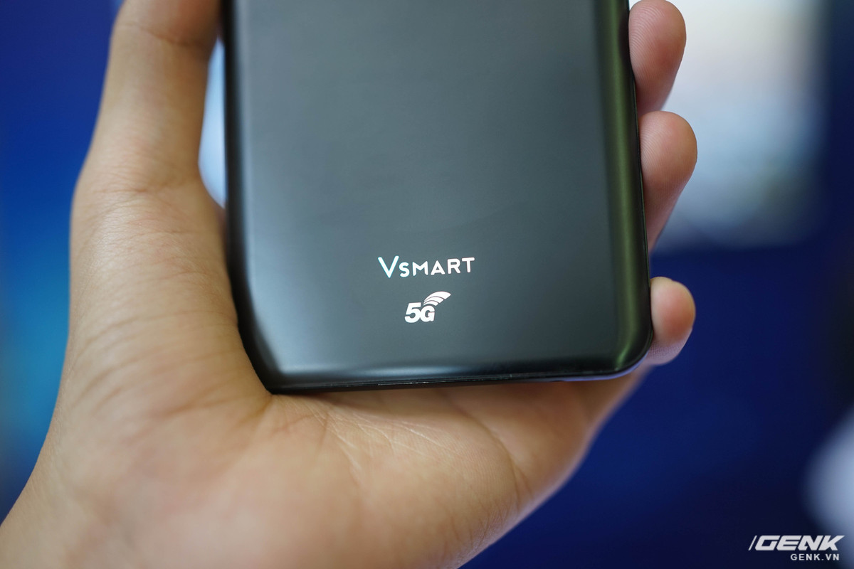 Đây là smartphone Việt Nam đầu tiên hỗ trợ công nghệ mạng tiên tiến này. VinSmart cho biết, Aris là thành quả hợp tác giữa Qualcomm và VinSmart. Aris được tích hợp chip Snapdragon 765 của Qualcomm, được tích hợp sẵn modem 5G.