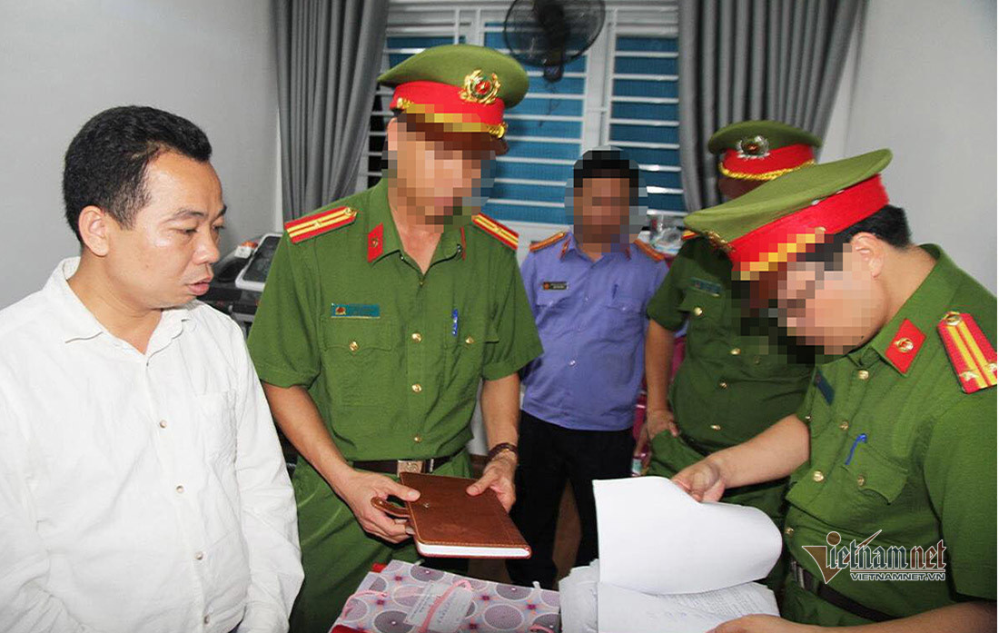 Bat giam can bo Phong Chinh sach dan toc tinh Nghe An