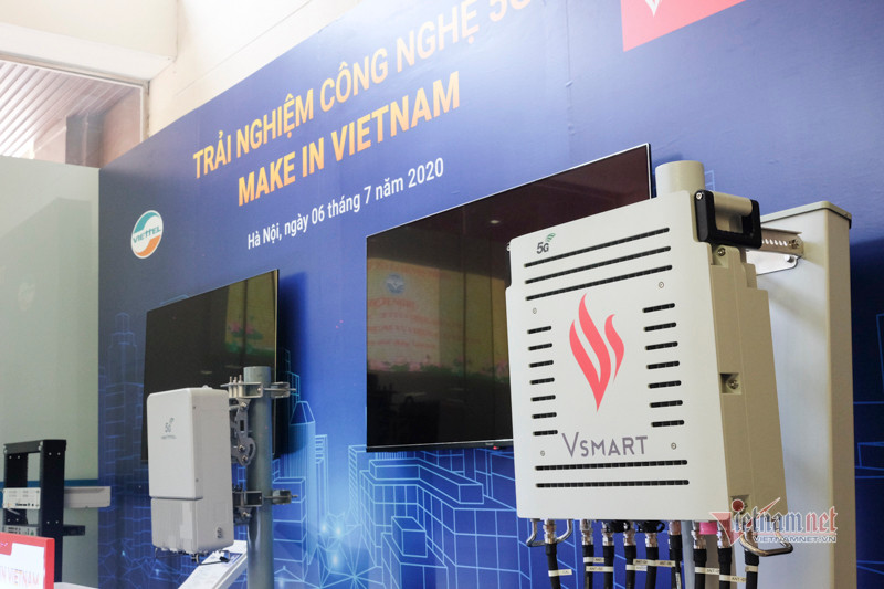 Đáng chú ý khi không chỉ Viettel, Vsmart cũng đã "trình làng" mẫu trạm BTS 5G đầu tiên do hãng này tự sản xuất. Đây được xem là kỳ tích đối với một nhà sản xuất mới chân ướt chân ráo tham gia vào lĩnh vực viễn thông.