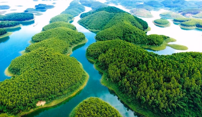 Ngo ngang ve dep dam Van Hoi: “Vinh Ha Long thu nho” mien trung du-Hinh-2