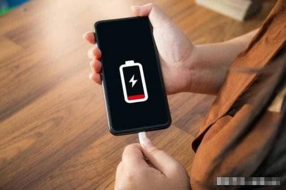 De giu dien thoai ben nen bo 3 thoi quen nay khi sac-Hinh-4