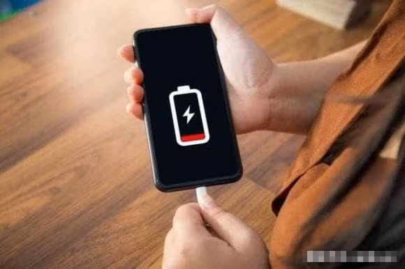 De giu dien thoai ben nen bo 3 thoi quen nay khi sac-Hinh-4