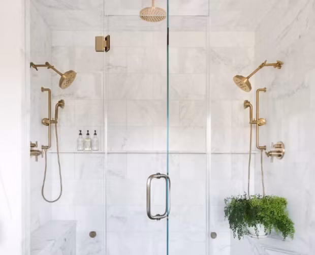 Phòng tắm xông hơi: Nếu phòng tắm của bạn không đủ diện tích để đặt bồn tắm thì bạn có thể cân nhắc đến việc thiết kế một phòng tắm xông hơi. Thiết kế phòng tắm xông hơi dạng vuông thường được lựa chọn vì sự sang trọng, tạo cho bạn cảm giác thư giãn, phù hợp với mọi không gian phòng tắm.