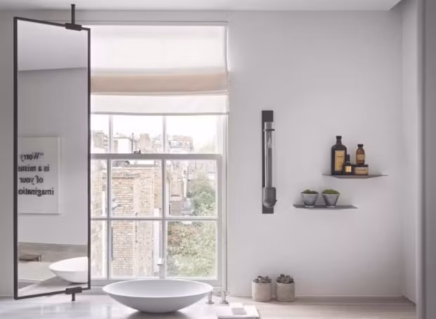 Loa phát nhạc: Phòng tắm không chỉ là nơi dùng để tắm. Bạn có thể thư giãn trong phòng tắm sau một ngày làm việc mệt mỏi. Lắp đặt loa phát nhạc trong phòng tắm giúp cho thời gian tắm rửa trở nên thoải mái và dễ chịu hơn nhiều.