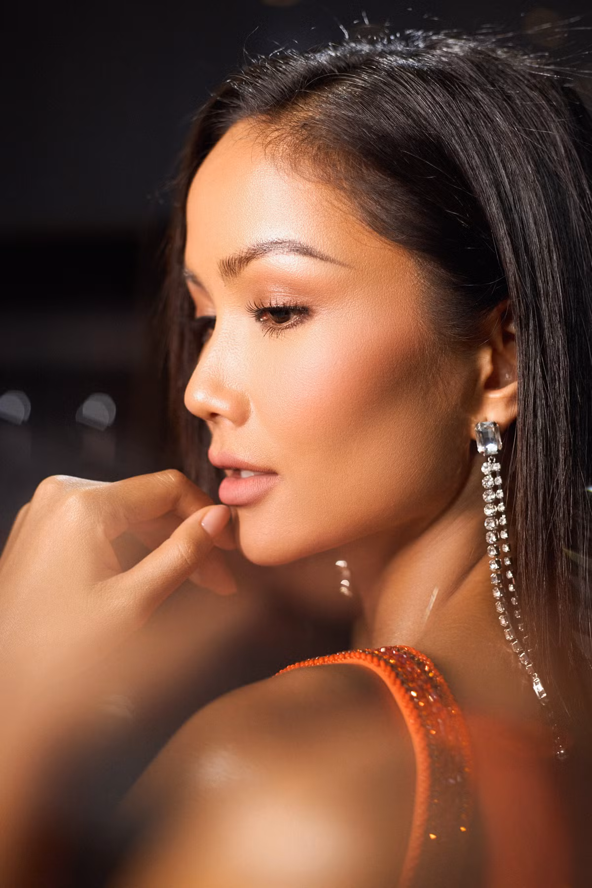 Cô cho biết, đây là khoảnh khắc mà H’Hen Niê đã trông đợi từ lâu, đó cũng là động lực để cô cố gắng làm việc mỗi ngày. Bởi, 2 triệu người theo dõi trên Fanpage chính là những khán giả luôn yêu thương, dõi theo và đồng hành cùng H’Hen Niê suốt 5 năm qua.