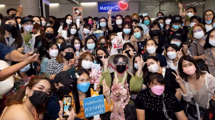 Hai nghệ sĩ Việt là "con ghẻ quốc dân, con cưng quốc tế" - Hình 17 Hai nghe si Viet la