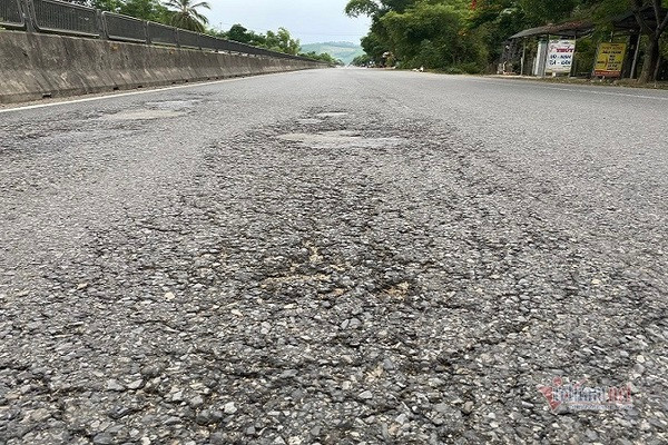 Video: Quoc lo nghin ty chua het bao hanh da xuong cap nghiem trong-Hinh-4