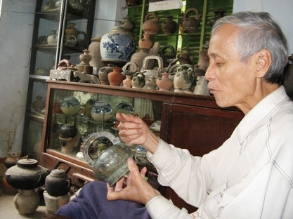 Ông Phan khẳng định, mỗi khi tìm được cổ vật mới là ông phải thức ngày thức đêm để nghiên cứu giá trị của triết lý văn hóa và niên đại của cổ vật.