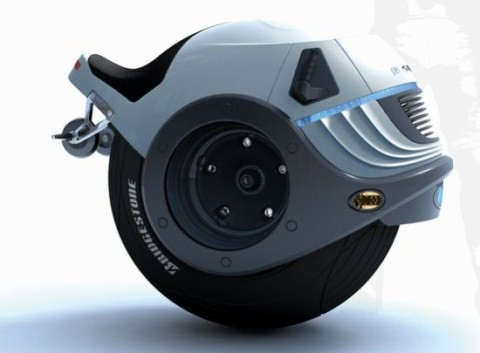 Chiếc xe một bánh "Ong bắp cày" của kỹ sư Liam Ferguson, đã giành chiến thắng trong cuộc thi những mẫu xe độc đáo VACC của Anh, với động cơ điện công suất 55kW, cho phép nó đạt vận tốc 235km/h. Ngoài ra, chiếc xe này còn có 2 bánh nhỏ 2 bên để cân bằng xe khi dừng, đỗ.