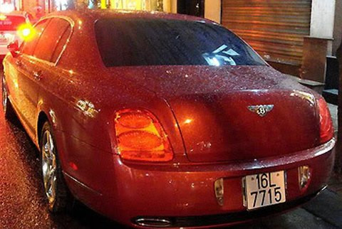 Bentley Continental Flying Spur sang trọng trên đường phố Hải Phòng.