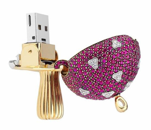 Chiếc USB Magic Mushroom của hãng trang sức Thụy Sỹ Shawish được gắn kim cương cùng kim loại quý có giá ít nhất là 344 triệu đồng.