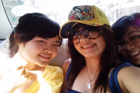 Nguyễn Ngọc Huyền My (giữa) có tài sản gấp nhiều lần công bố. Ảnh: Internet