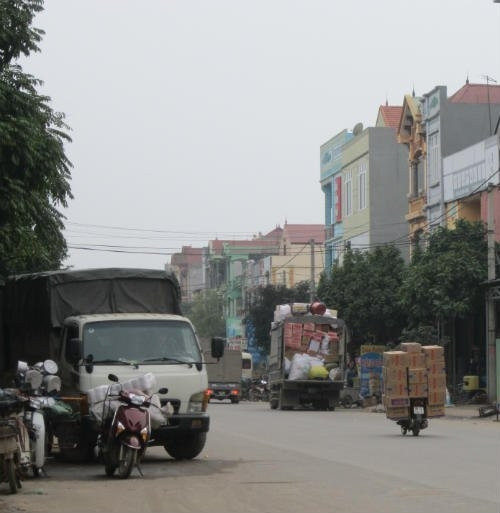 Những hàng hóa này được bán cho những người dân ở vùng núi, vùng cao...